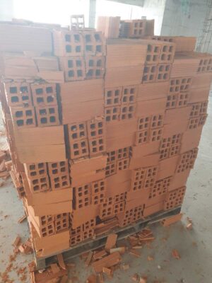 gạch xây nhà bị sống